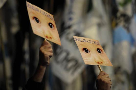 Argentina jails doctor, midwife for military-era kidnaps