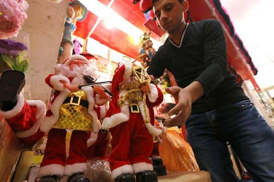 After tough year, Iraqis flock to Baghdad market for holiday cheer