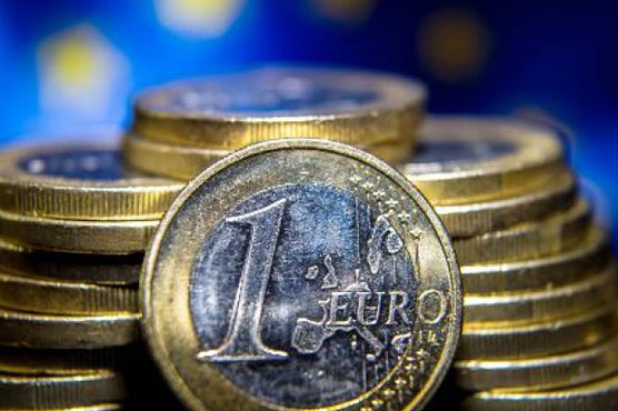 European stocks advance in subdued Christmas trade