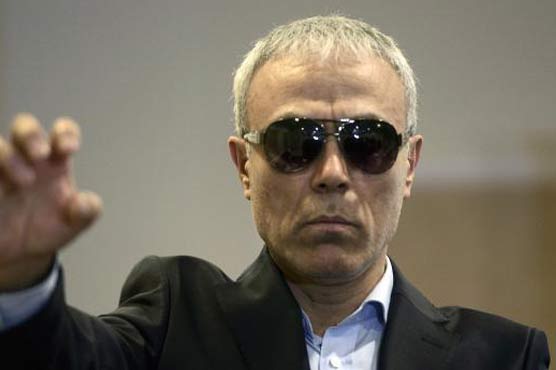 Late pope gets flowers from would-be assassin