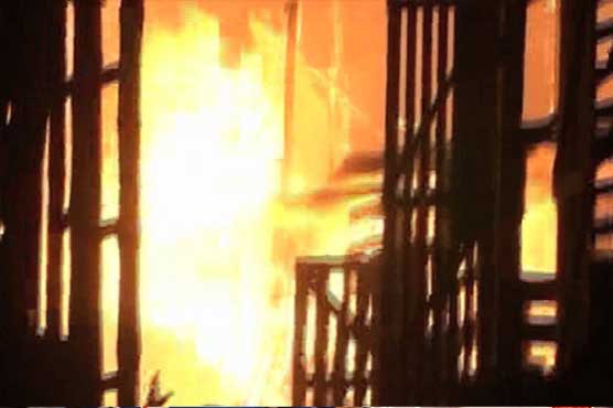 Fire in Karachi Timber Market gets violent, enters residential area