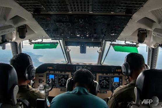 Items resembling emergency slide, plane door seen in AirAsia search