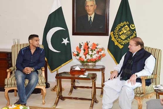 Boxer Khan meets PM Nawaz