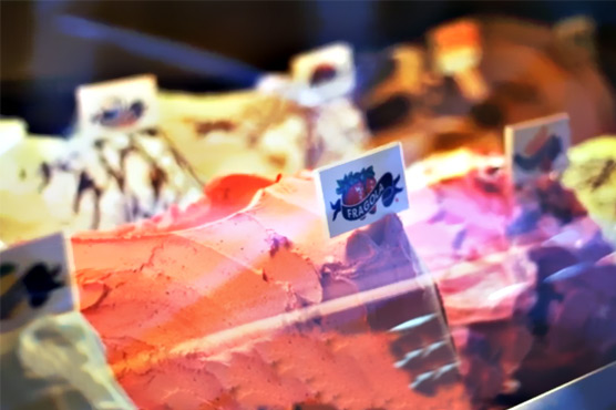  Ice-cream shop closure stirs Venezuela's economic blame game