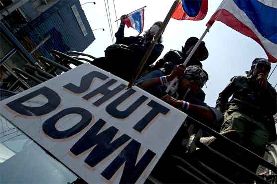 Protests disrupt voting in chaotic election