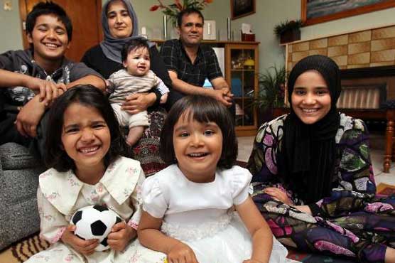 Australia probes detention of asylum-seeker children