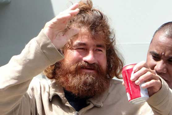 Castaway fisherman survives 13 months at sea on turtle blood