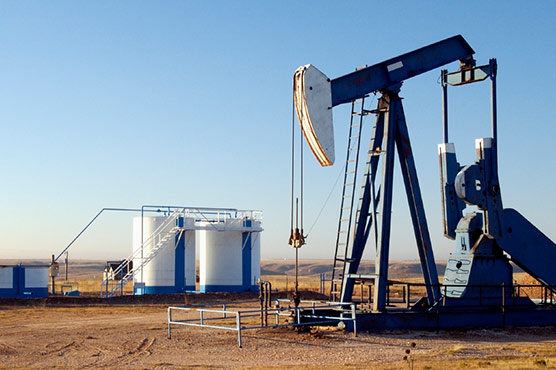 Oil prices fall before US jobs data