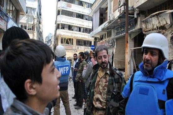 Hundreds evacuated from Syria's Homs on eve of talks