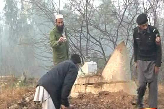 Cop killed in Peshawar blast, third stage of 'Justice for Health' campaign begins