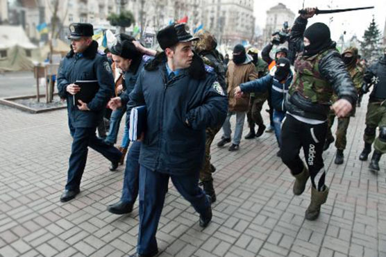 Ukraine grants amnesty to protesters in opposition win 