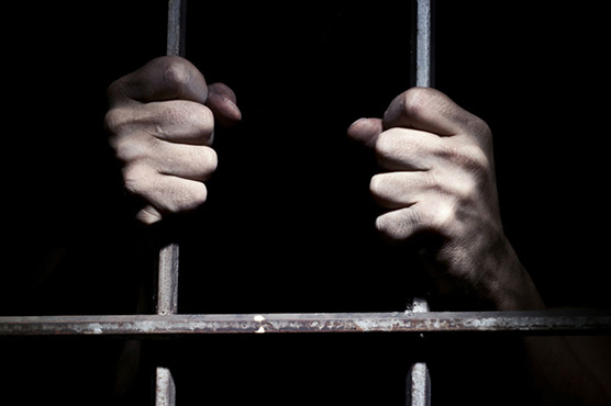 Jailed Tajik slays prison chief with scissors