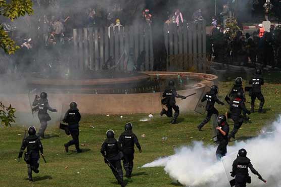 Dozens arrested as Thai police raid protest sites 