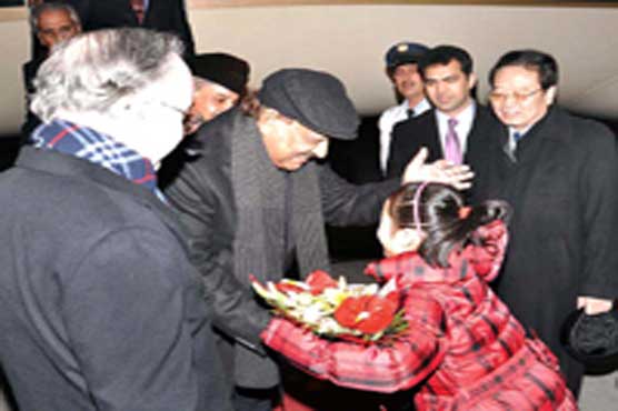 Mamnoon Hussain arrives in China on 3-day state visit