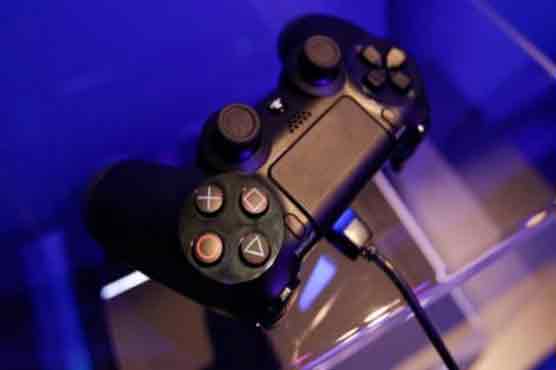 Japan gamers queue for midnight PS4 launch