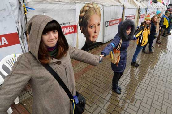 Deal signed to end Ukraine crisis