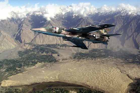 Jet bombardment in S, N Waziristan kills 30 militants, locals continue to migrate