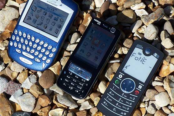 Nokia, Blackberry, Motorola search for lost glorry