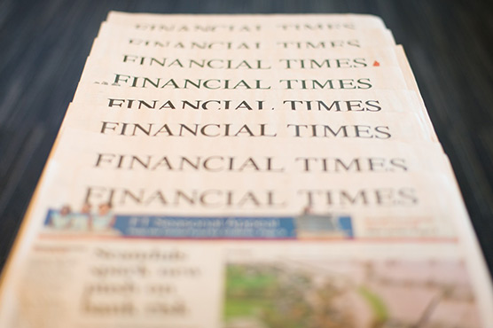 Pearson logs 2013 profits, but shares slump on outlook