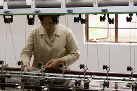 China manufacturing index slips 