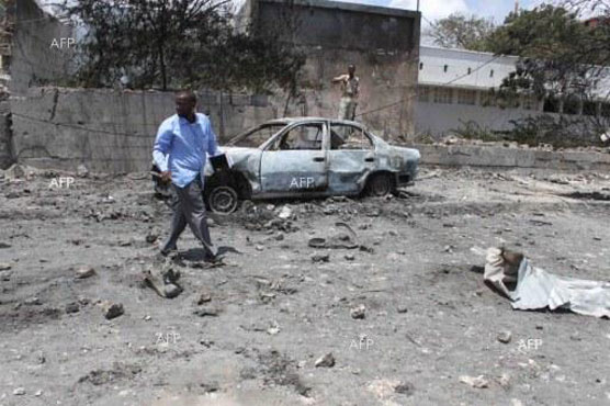 At least eight killed in twin Mogadishu car bombs  