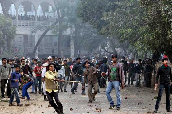 Bangladesh elections: Polling stations, police attacked