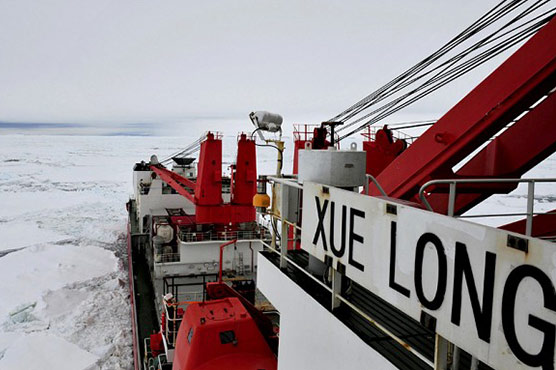 Trapped Chinese vessel breaks through Antarctic ice