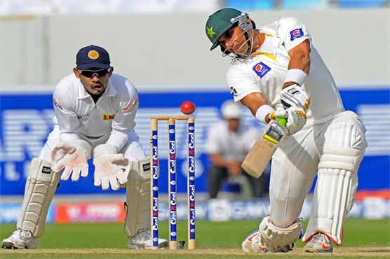 Younis, Misbah fight for Pakistan in second Test