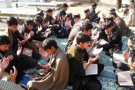 اعتزاز حسن کی قبر پر فوج کی اعلی قیادت کیطرف سے چادر چڑھائی گئی