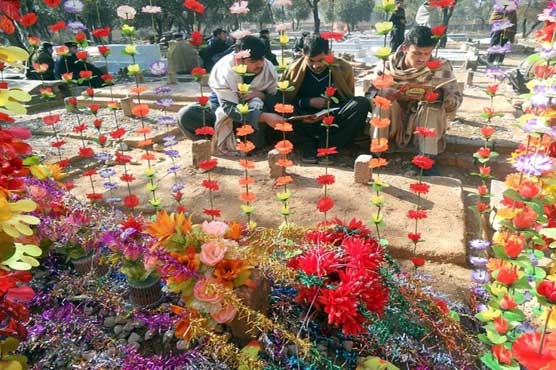 COAS Raheel Sharif pays tribute to Aitzaz Hasan