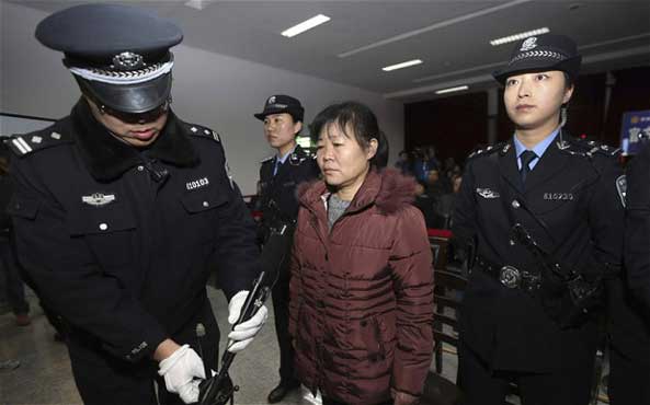 China jails doctor found guilty of baby trafficking 