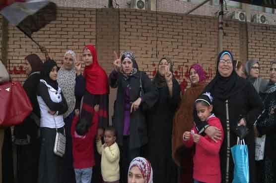 Egyptians vote on new constitution in referendum