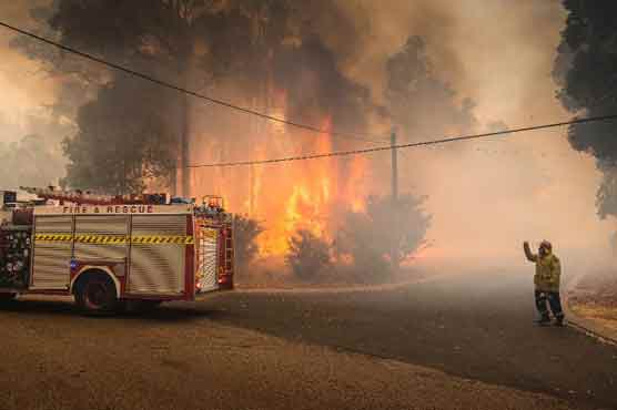 Australian heatwave set to worsen as fires rage
