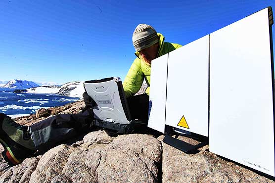 Rescued antarctic scientists back on dry land