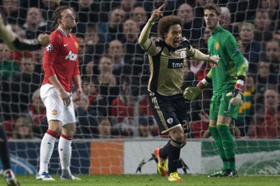 Football: Darren Fletcher backs blunder keeper de Gae