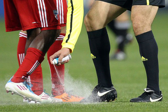 Fotball: UEFA approves vanishing spray test