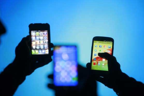 Global smartphone shipments top one billion for first time in 2013