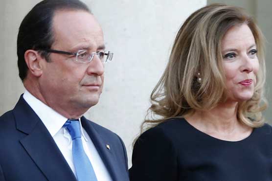 Hollande looked unfavorably for his handling of love affairs