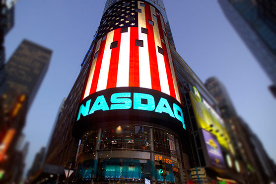 US stocks rise on GDP report, Facebook drives Nasdaq jump
