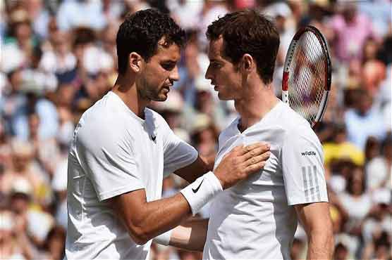 Murray crashes, Djokovic, Federer reach Wimbledon semis 