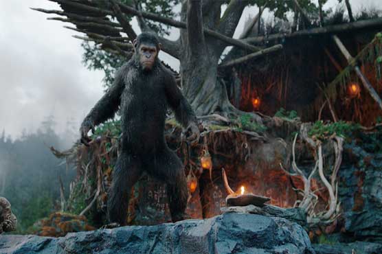 'Apes' swing to top of N. American box office