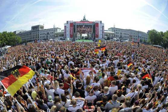 Jubilant crowds welcome home German World Cup heroes