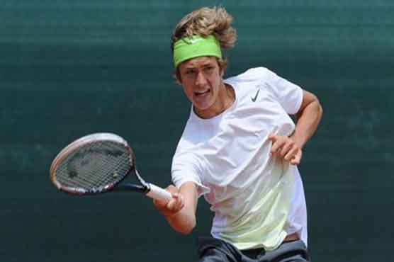 Tennis: Zverev follows in Nadal footsteps in Hamburg