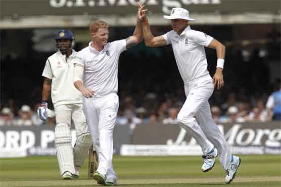 Vijay keeps England at bay after Plunkett double