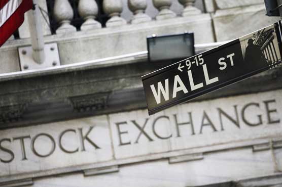 US stock slip to start the week; Six Flags sinks