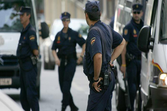 Turkey arrests 100 top police in wire-tapping probe