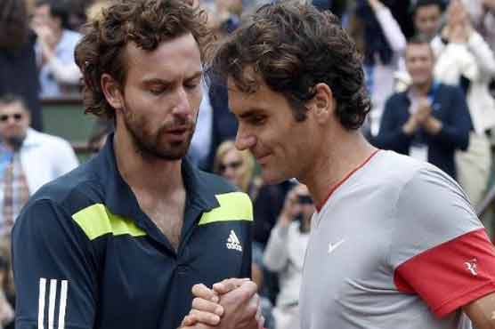 Tennis: Gulbis shocks Federer in Paris, Djokovic cruises