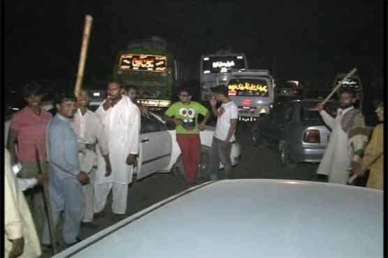 Peasants' stage sit-in continues in Okara