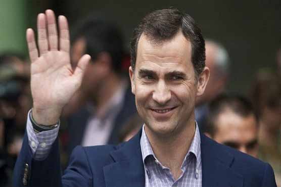 Spanish young cool to monarchy as Felipe arrives