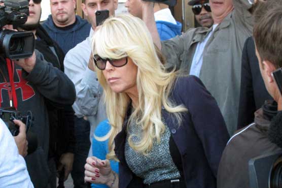 Lindsay Lohan's mom loses license for a year after drunken driving